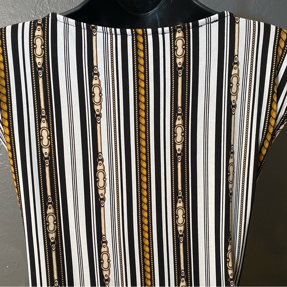 Premise equestrian motif striped sleeveless top with front rushing - Picture 12 of 16